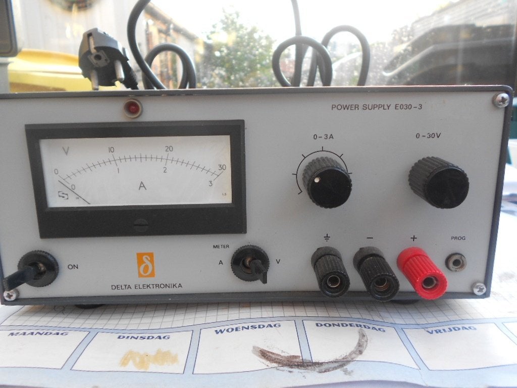 Delta power supply E030-3, Doe-het-zelf en Verbouw, Meetapparatuur, Ophalen of Verzenden, Gebruikt