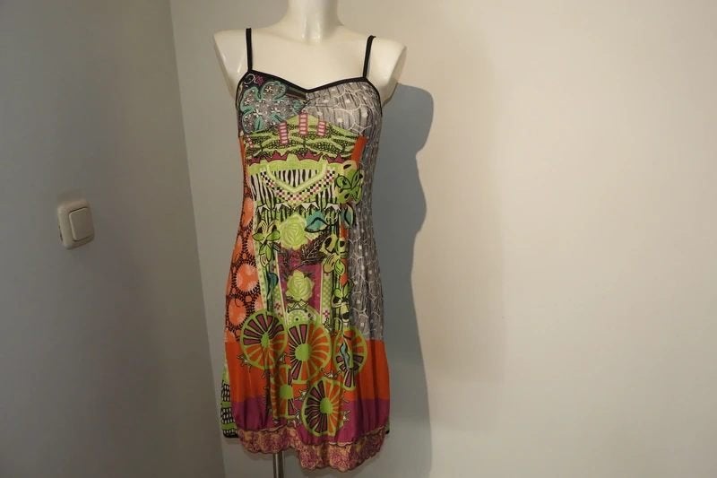 Save the Queen stretch jurk thema print gipsy reizigers S, Kleding | Dames, Save the Queen, Zo goed als nieuw, Knielengte, Maat 36 (S)