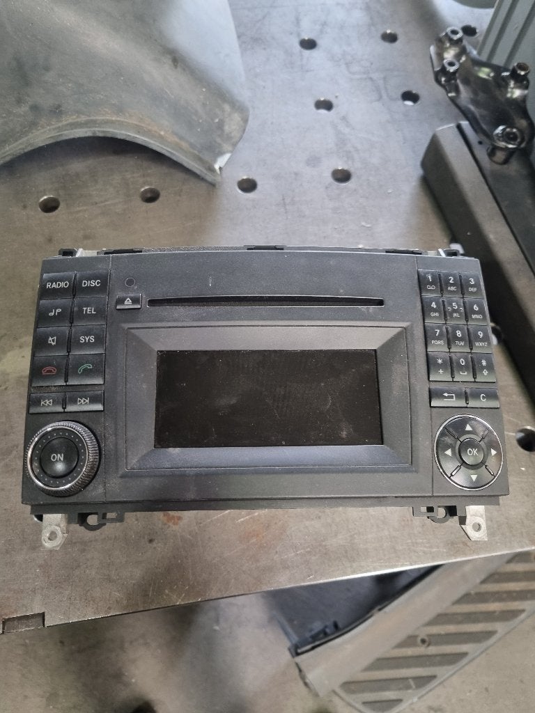 Aangeboden: radio MB Sprinter w906, Auto diversen, Autoradio's, Ophalen of Verzenden, Gebruikt