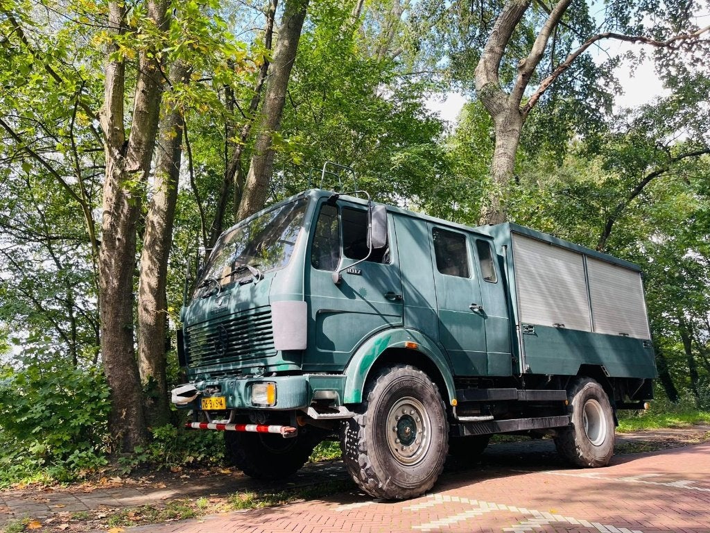 Mercedes-Benz 1017 AF 4x4 expeditietruck, Auto's, Zwart, Mercedes-Benz, Trekhaak, Vierwielaandrijving
