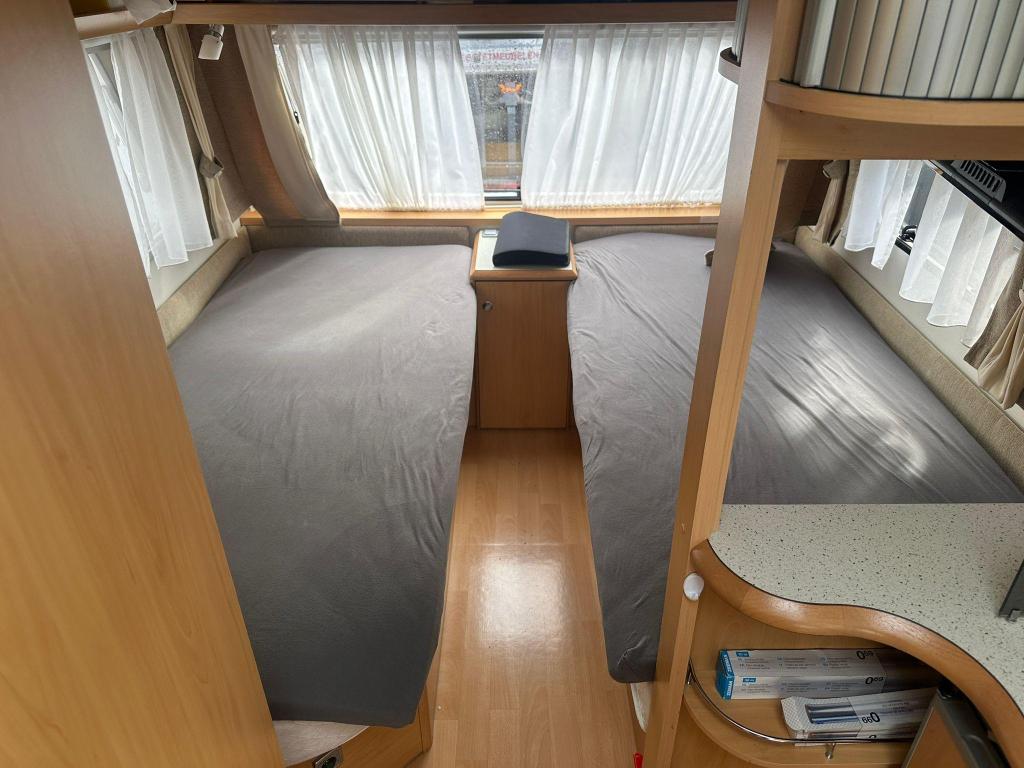 Beyerland Vitesse, mover, luifel en fietsenrek, Schokbreker, Bedrijf, Treinzit, 4 tot 5 meter