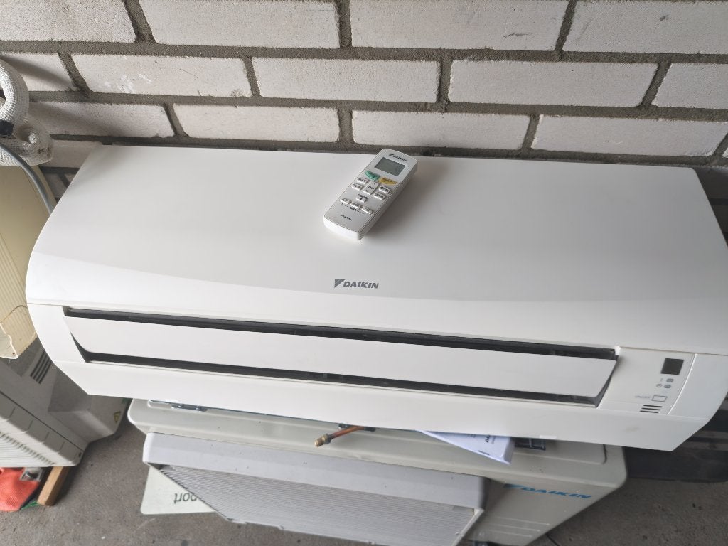 Gebruikte Daikin Wandairco incl. installatie / materialen, Ophalen, Koelen en Ontvochtigen, Minder dan 60 m³, Energieklasse A of zuiniger