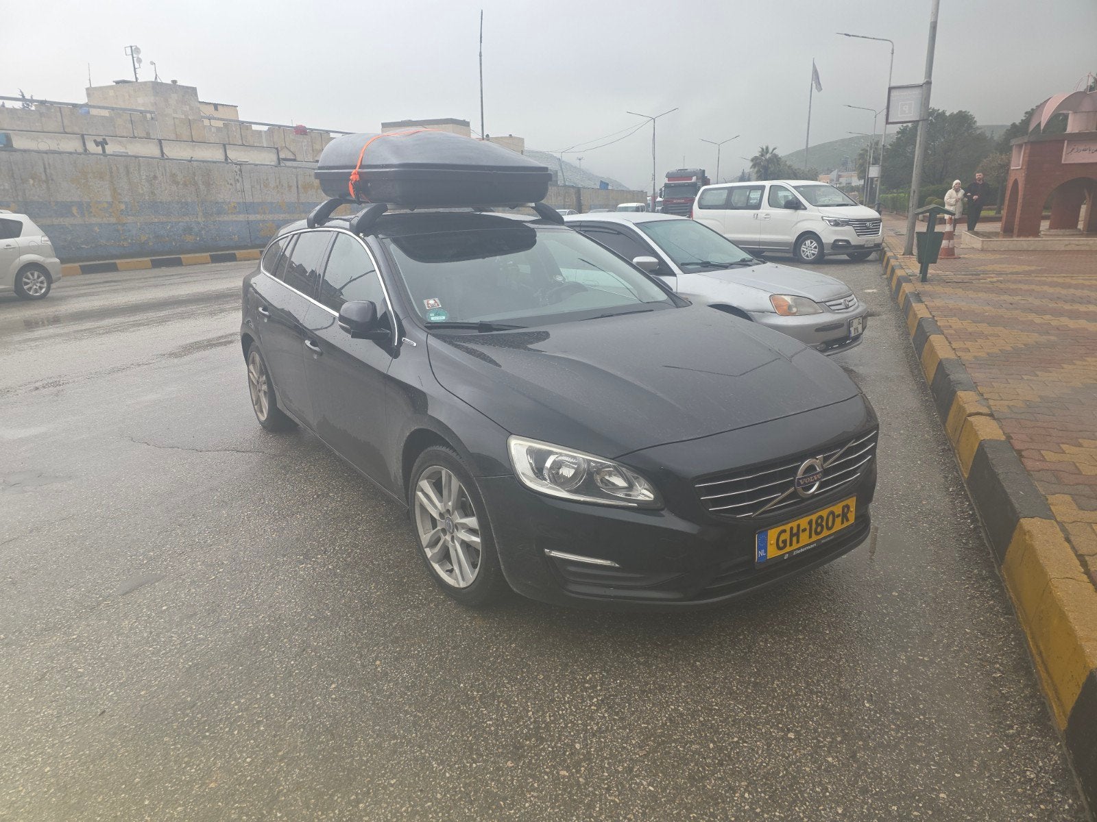 Volvo V60 D6 215pk Plug-in Hybrid 2015 Zwart, Automaat, 1800 kg, Zwart, Leder en Stof