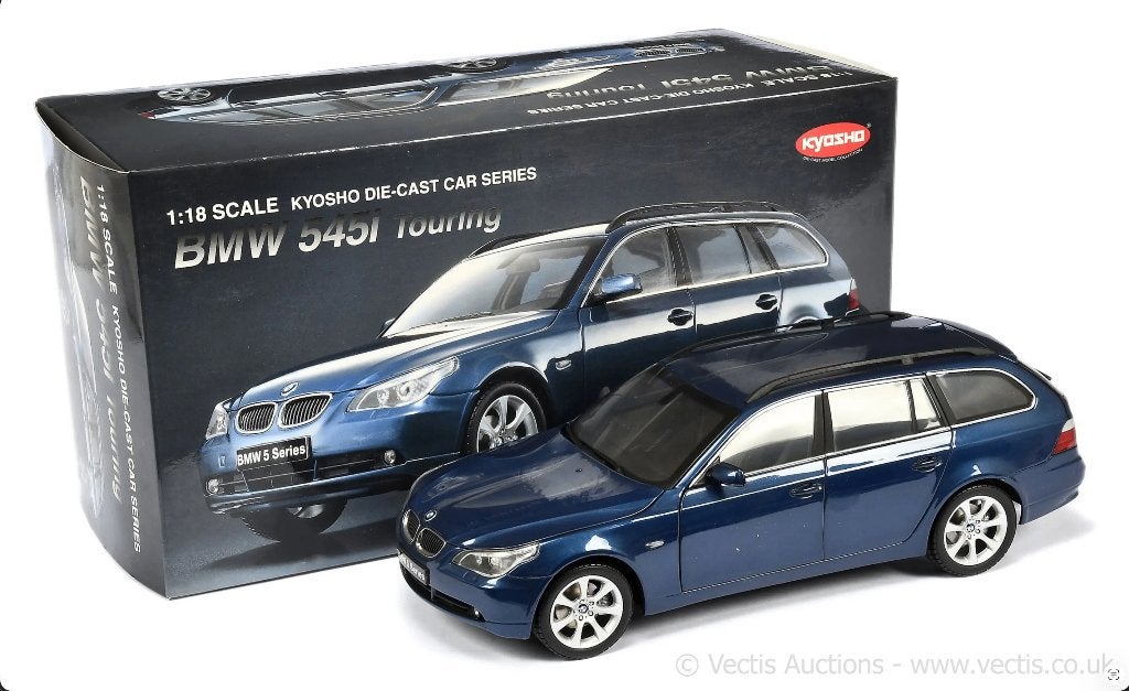 GEZOCHT: blauwe BMW 545I Touring 1:18 Kyosho in OVP, Hobby en Vrije tijd, Modelauto's | 1:18, Ophalen, Nieuw, Auto, Kyosho