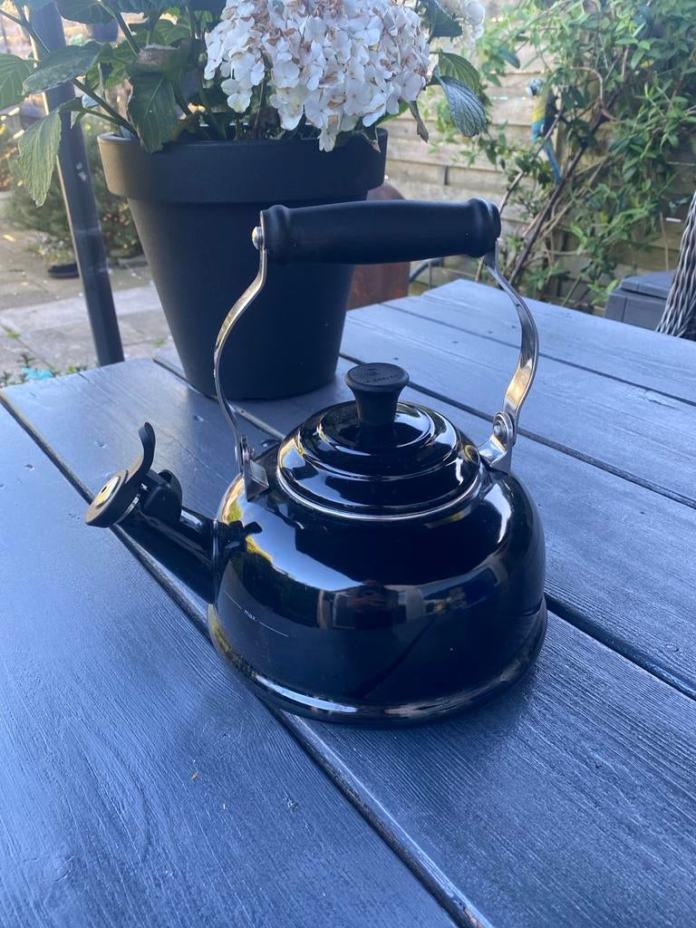 Le Creuset fluitketel 99,- nieuw prijs  - Zwart, Huis en Inrichting, Keuken | Keukenbenodigdheden, Zo goed als nieuw, Theepot/fluitketel