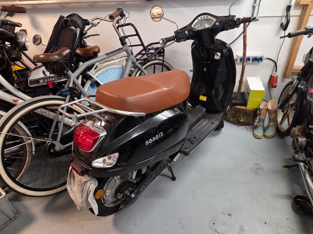 Nonoiz elektrische scooter - Accu's te vernieuwen, Ophalen