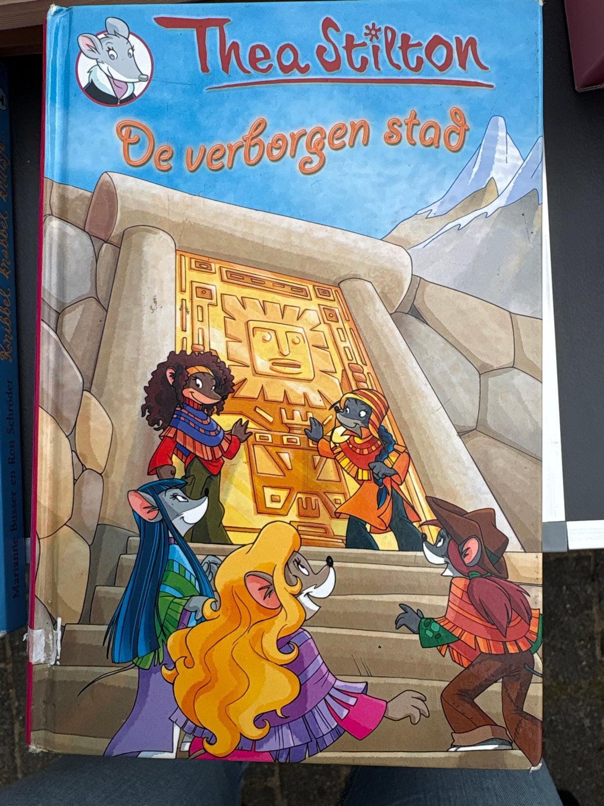 Thea Stilton - De verborgen stad, Boeken, Ophalen of Verzenden, Gelezen, Fictie