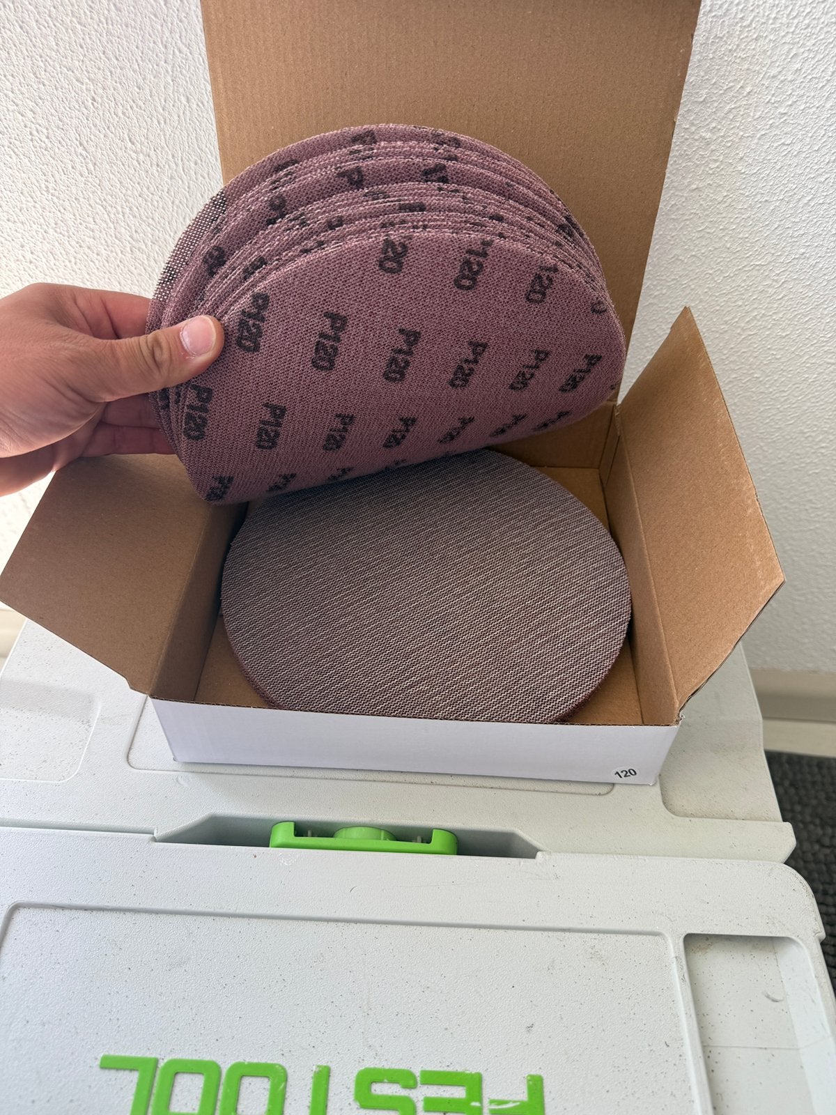 Schuurpapier klittenband 225 mm gaas stofgaten nieuw 25 stuk, Doe-het-zelf en Verbouw, Ophalen of Verzenden, Zo goed als nieuw