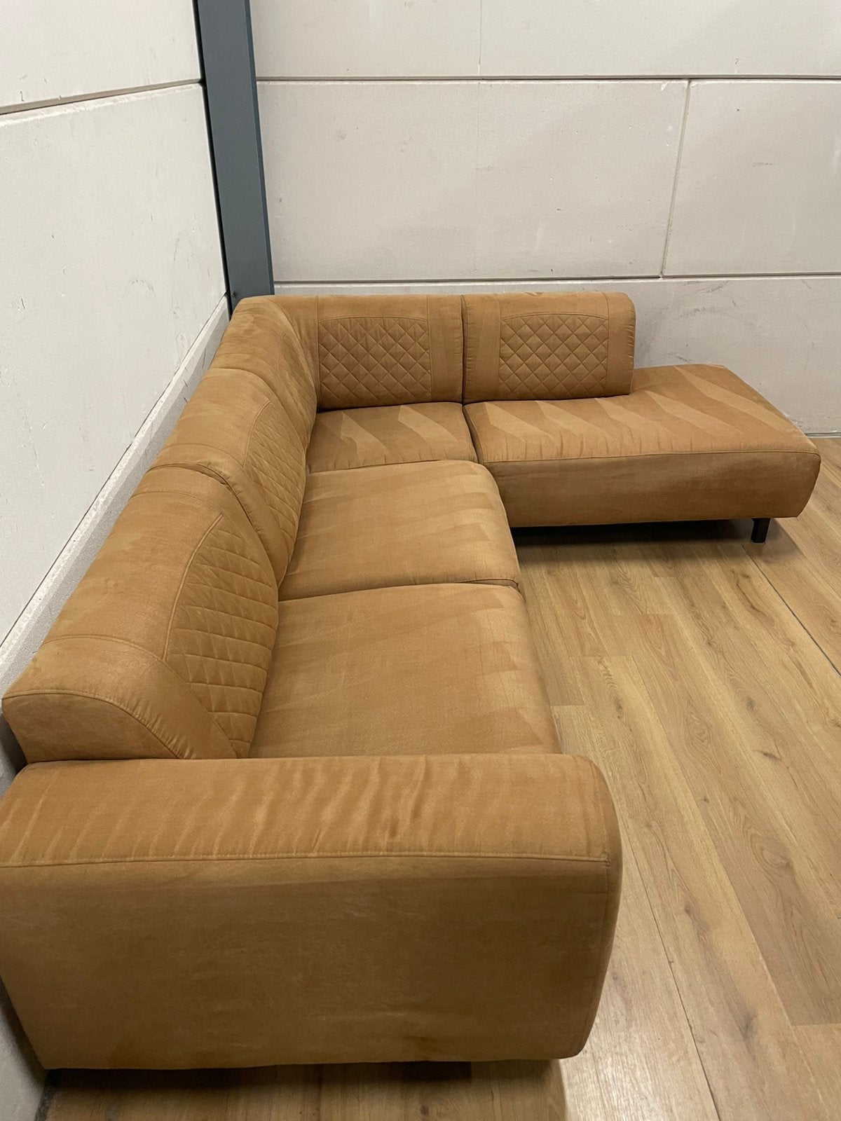 Mooie luxe suede cognac bruine hoekbank - GEREINIGD!!!, Ophalen, 250 tot 300 cm, Luxe, Hoekbank