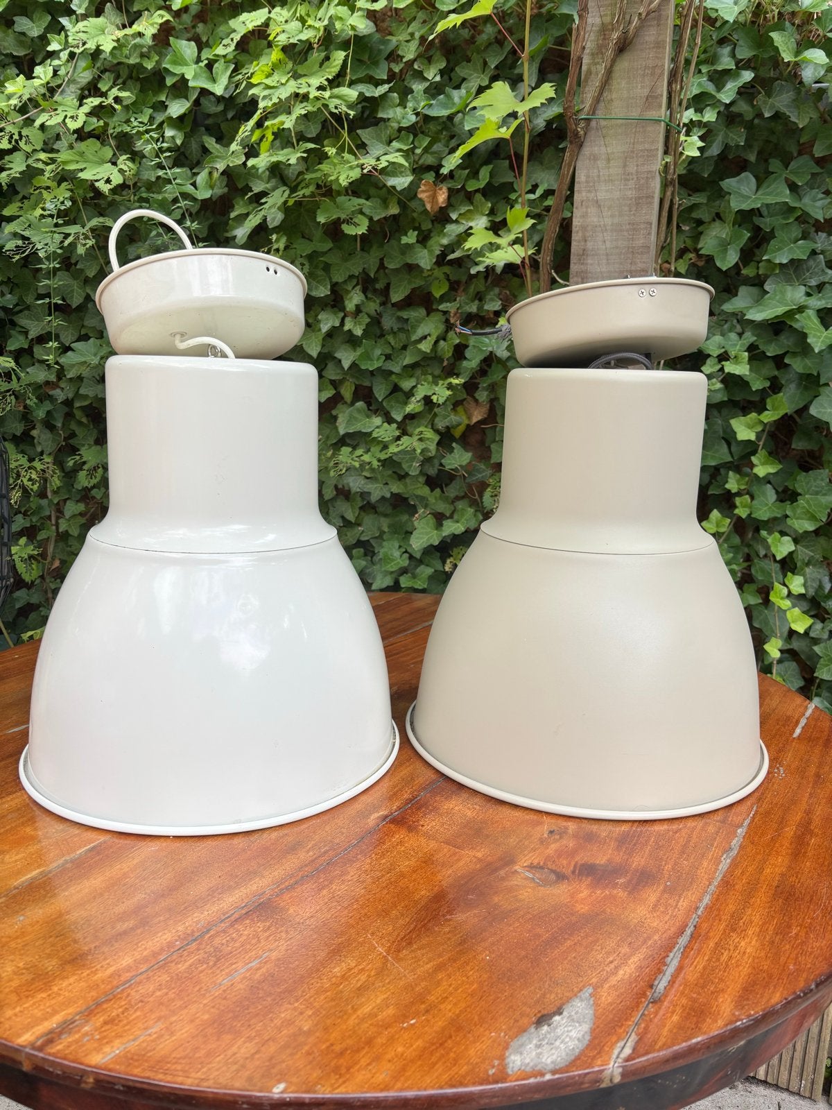 Industriële hanglampen – set van 2 (wit & taupe), Ophalen, Gebruikt, E27 (groot), Metaal