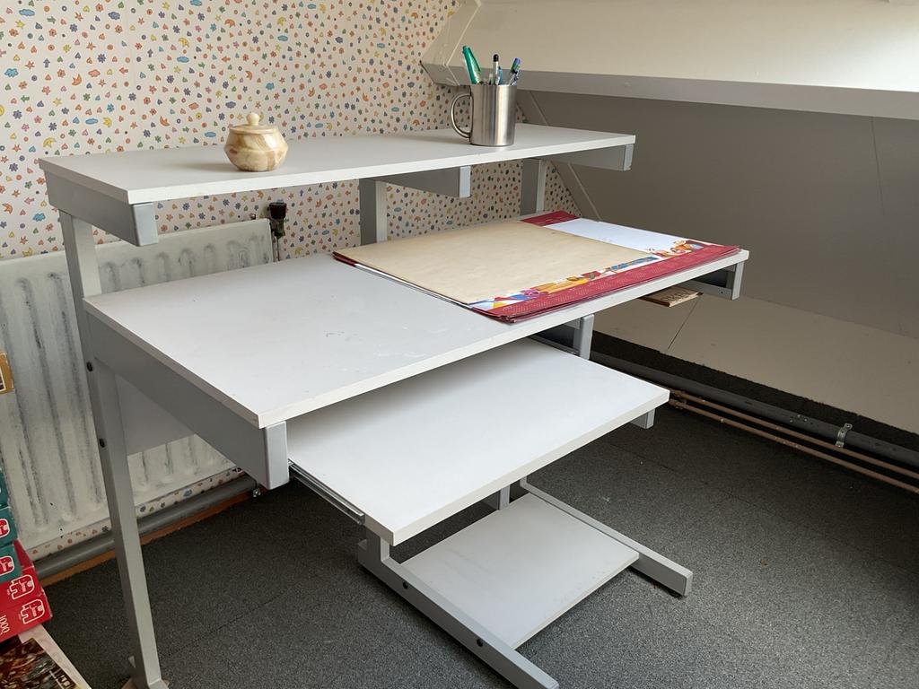 Computer desk, Ophalen, Zo goed als nieuw