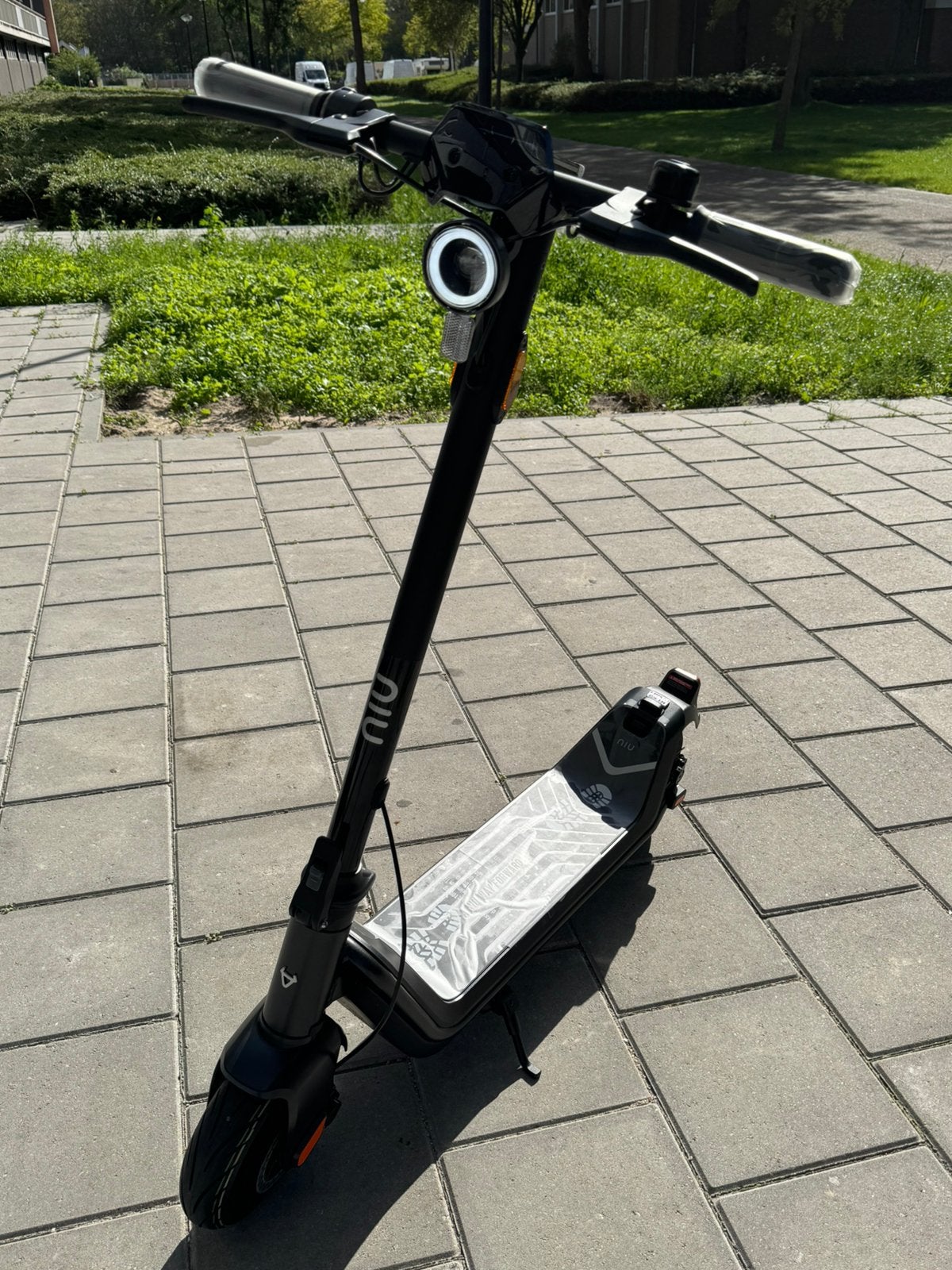 Elektrische scooter,  ( NIU step ) helemaal nieuw, Fietsen en Brommers, Ophalen of Verzenden, Zo goed als nieuw, Elektrische step (E-scooter)