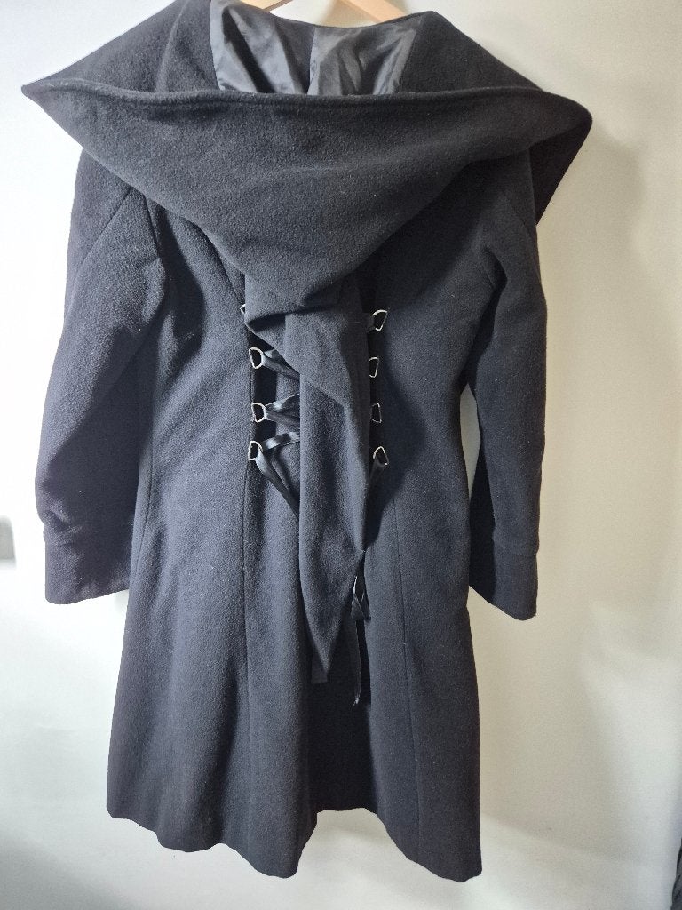 Zwarte Gothic Jas met lange puntmuts, Maat 38/40 (M), Verzenden, Zwart, Co - Incidence
