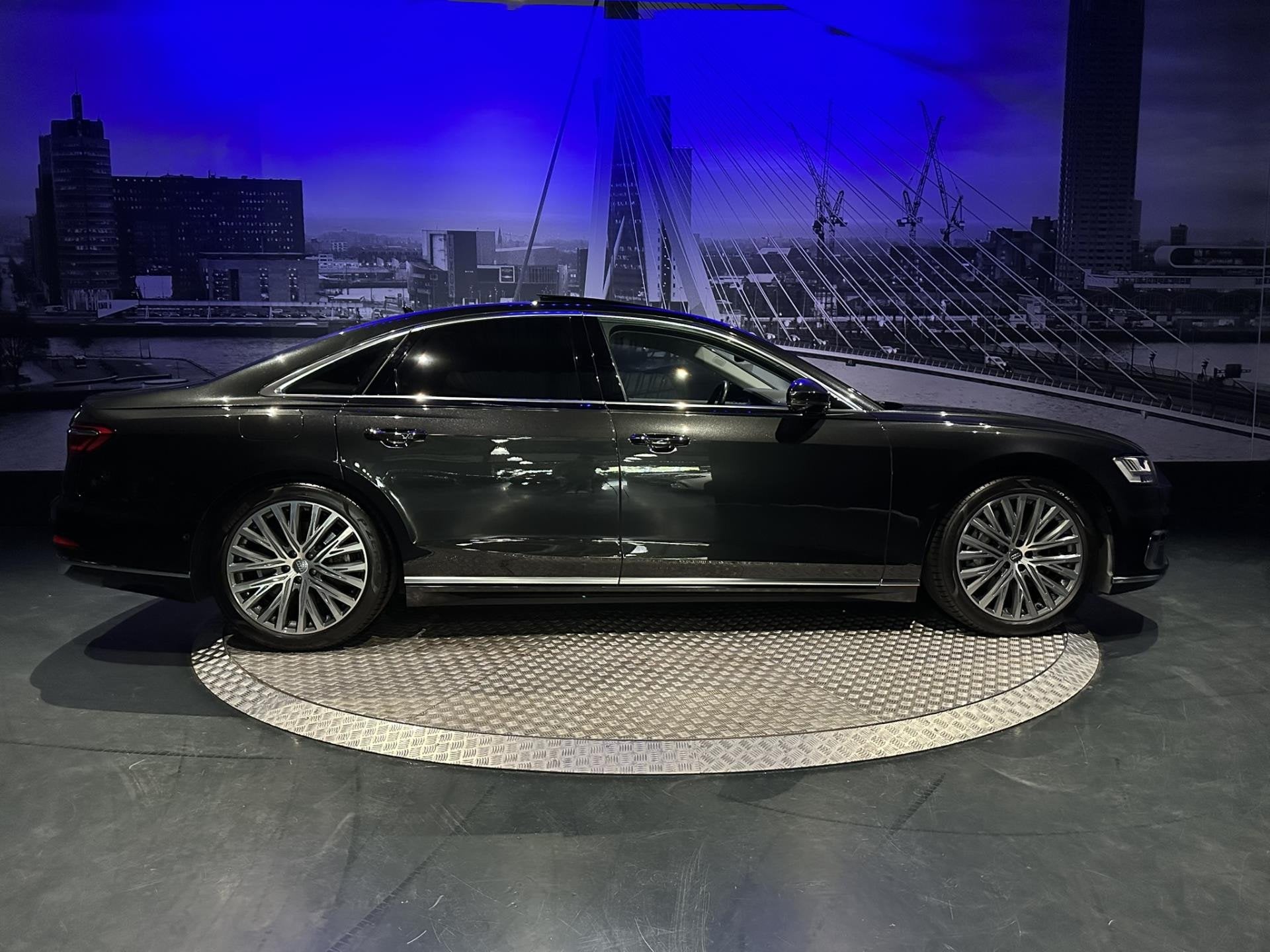 Audi A8 55 TFSI quattro Pro Line Plus *NL-auto*B&O*360camera, Dealer onderhouden, Gebruikt, Euro 6, 2995 cc