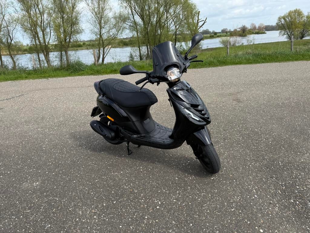 Piaggio zip 4tv2, Ophalen, Piaggio, Zo goed als nieuw, Benzine