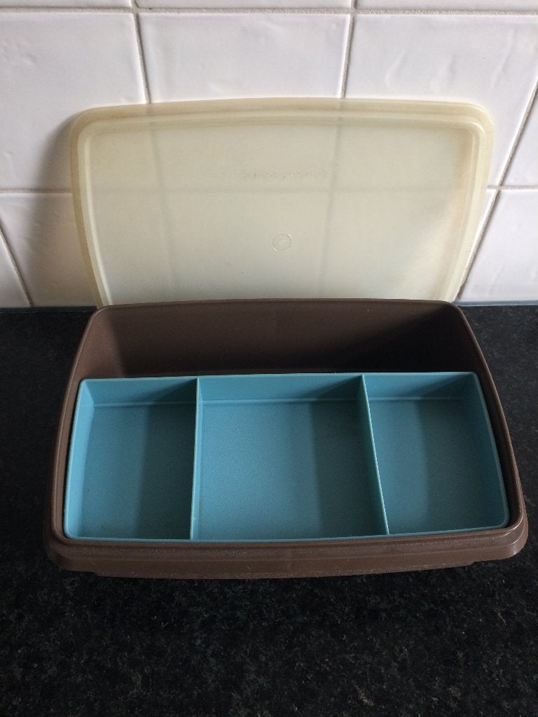 Vintage Tupperware naaidoos in nette staat, Bruin, Overige typen, Ophalen of Verzenden, Zo goed als nieuw