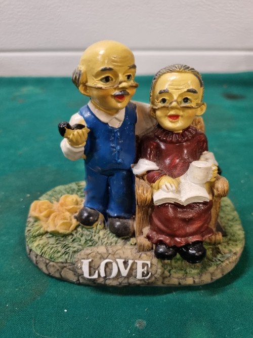 beeld ouder echtpaar love kunststof, Ophalen of Verzenden
