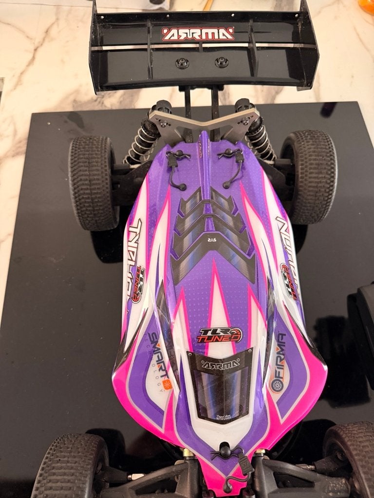 ARRMA TLR Tuned Typhon 3S – Compleet met 2 accu’s + lader, Gebruikt, Auto offroad, RTR (Ready to Run), Schaal 1:8