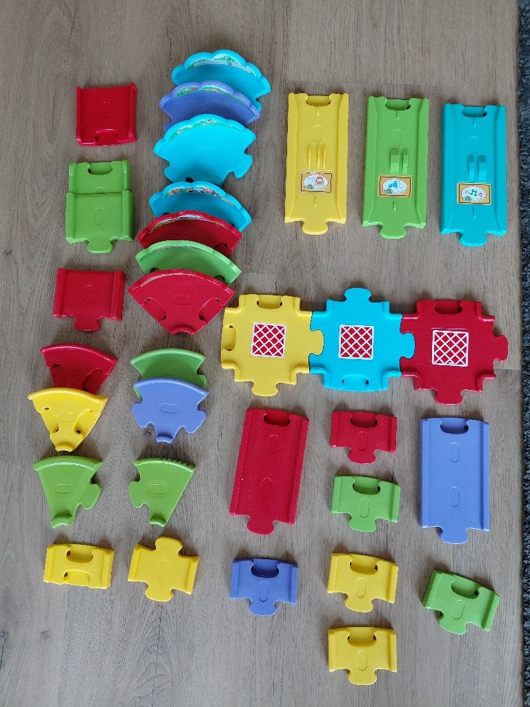 TOETOET AUTOS EN BAAN, Kinderen en Baby's, Ophalen of Verzenden, Zo goed als nieuw, 6 maanden tot 2 jaar