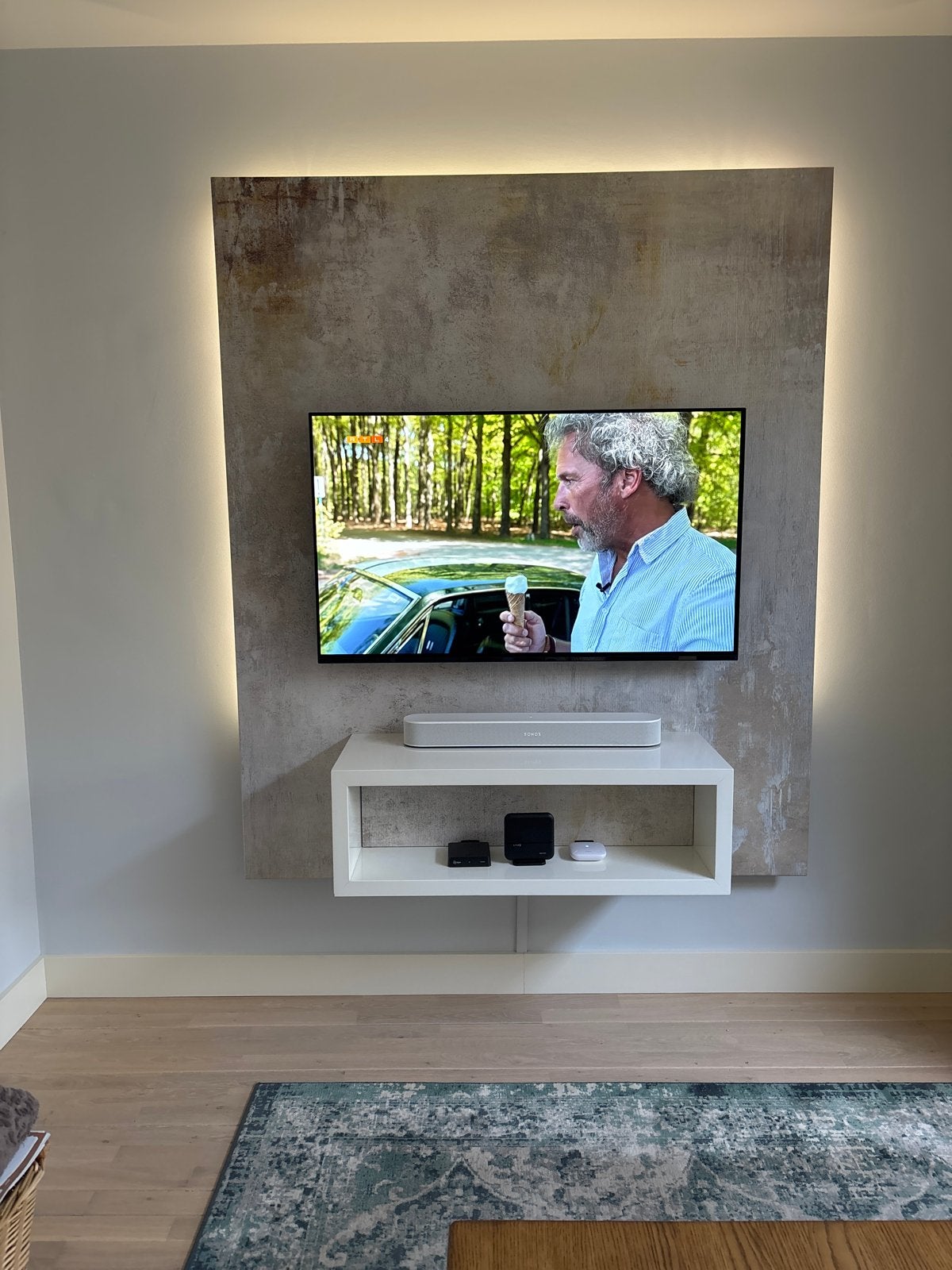TV meubel zelf gemaakt met verlichting en hangkast, Ophalen, Philips, LED, 50 Hz