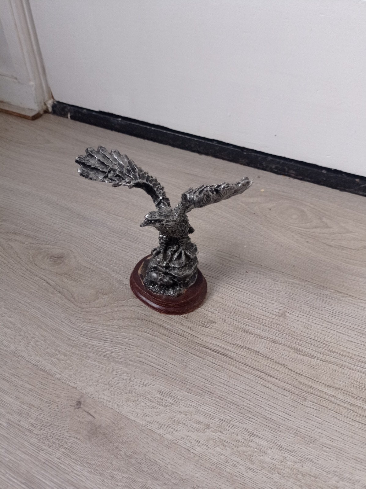 Vintage Adelaar Beeldje op Houten Voet H 16 c, Ophalen of Verzenden, Dier