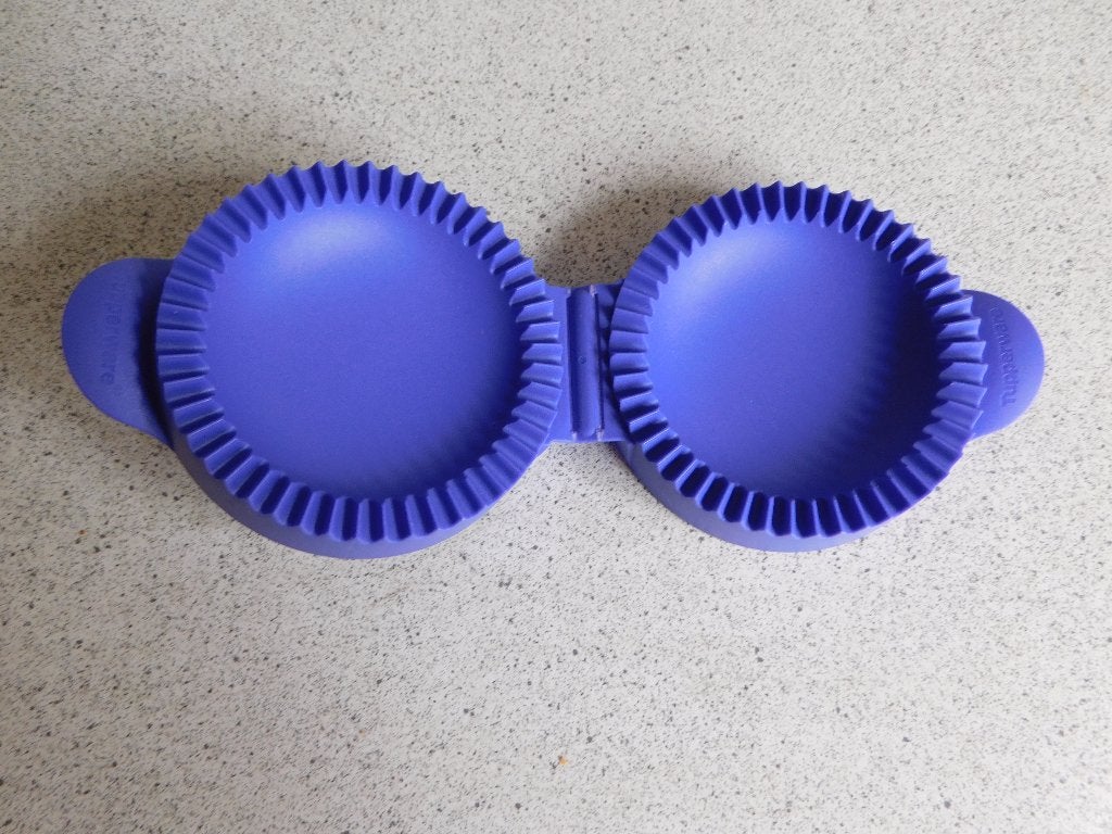 Tupperware Keukenhulpje Quick Bite 10 cm. Pasteimaker Paars, Huis en Inrichting, Keuken | Tupperware, Ophalen of Verzenden, Zo goed als nieuw