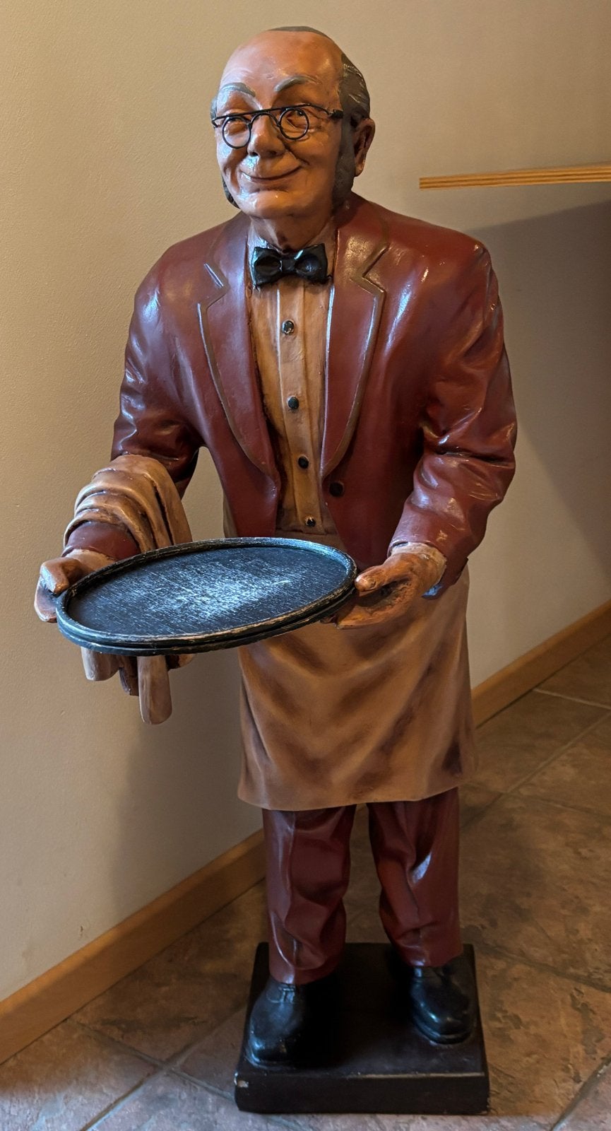 Decoratieve butler met dienblad - Uniek beeld, Antiek en Kunst, Ophalen, 50 - 100 cm, Overige materialen, Beeld