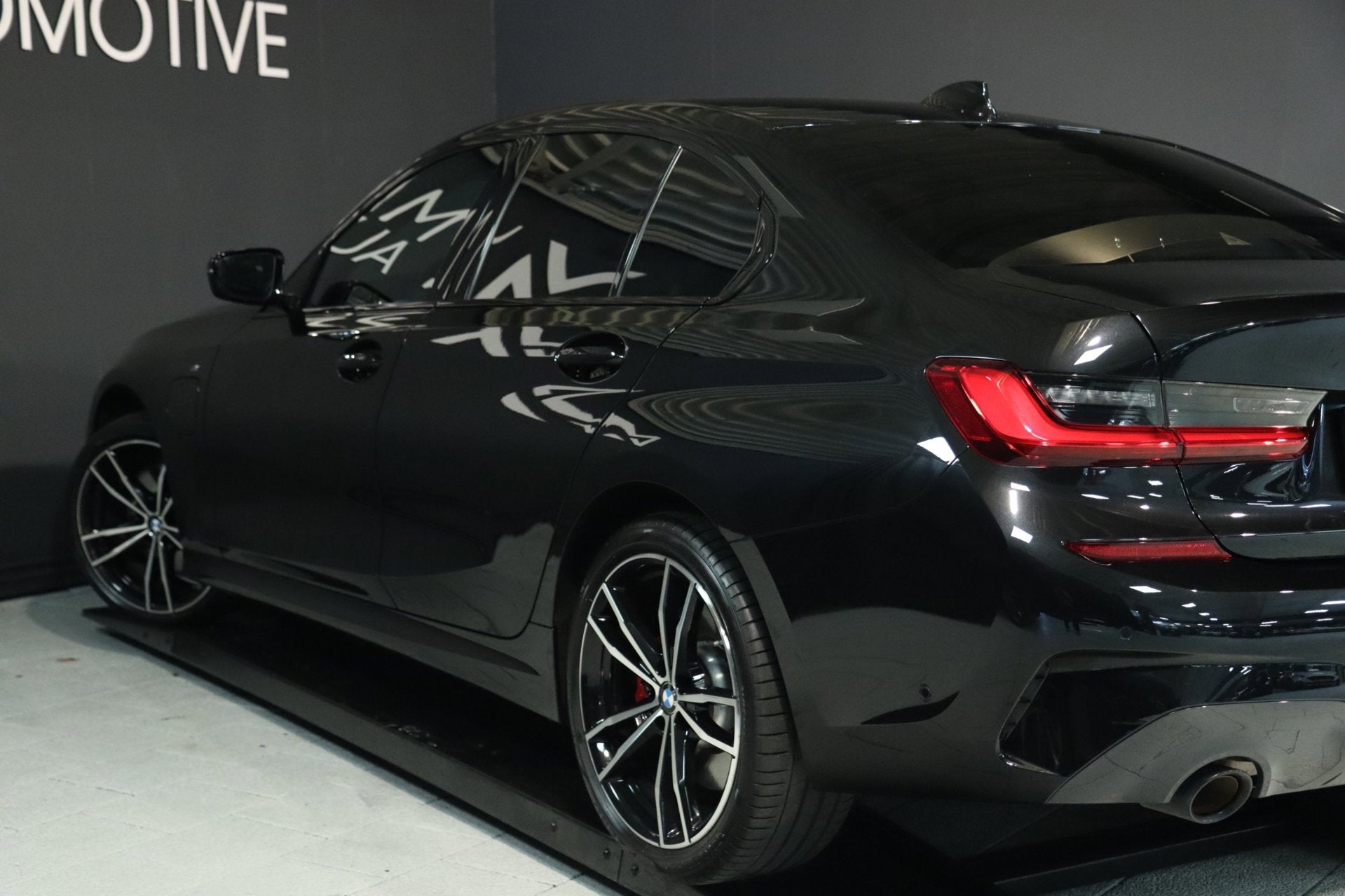 BMW 3-serie 320e M Sport / ACC / CAMERA / LEDER / CARPLAY /, Auto's, Automaat, Gebruikt, Euro 6, 4 cilinders