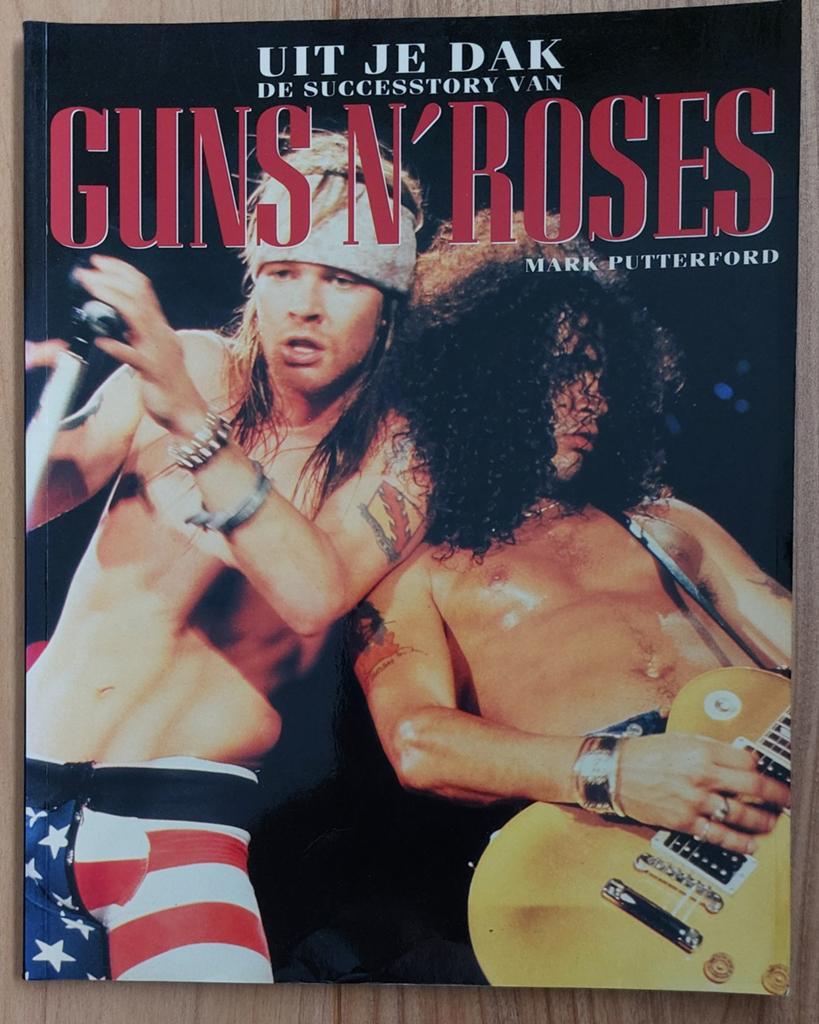 Uit je dak, de successtory van Guns N' Roses, Gelezen, Mark Putterford, Artiest, Ophalen of Verzenden