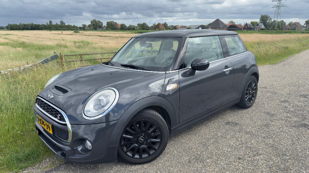 Mini 2.0 SD Cooper 2014 Grijs, Voorwielaandrijving, 1995 cc, Beige, 4 cilinders
