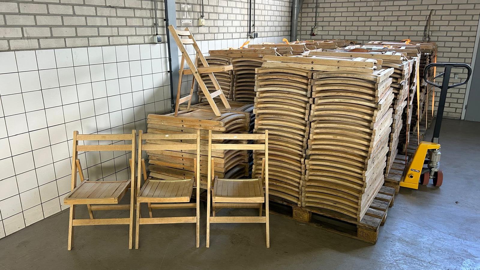 Grote partij vintage hardhouten klapstoelen ‘80, Gebruikt, Ophalen of Verzenden, Nvt, Vijf, Zes of meer stoelen