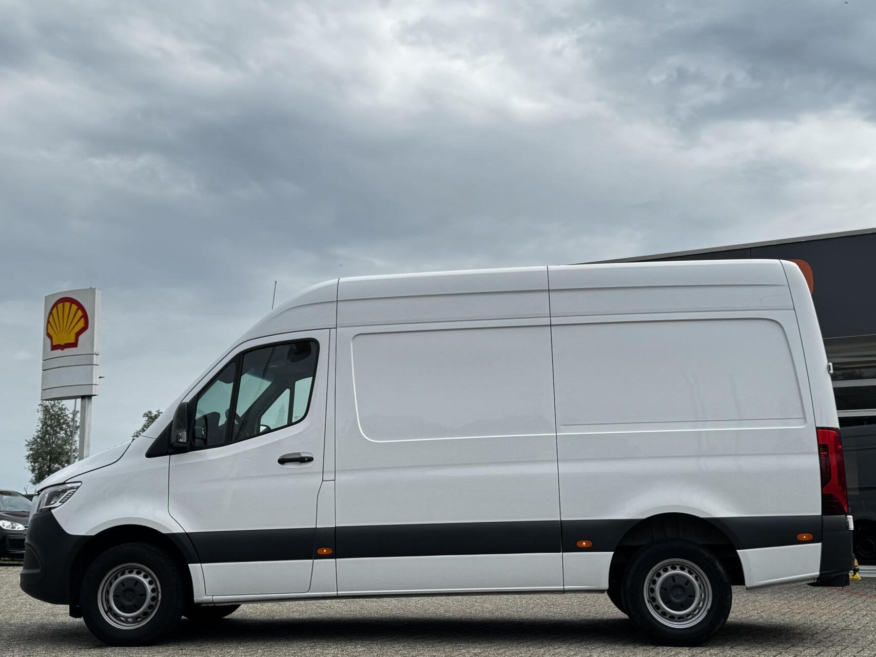 Mercedes Sprinter bestel 317 1.9CDI L2H2 RWD|LED|Leer|Camera, Achterwielaandrijving, Gebruikt, 4 cilinders, 2000 kg