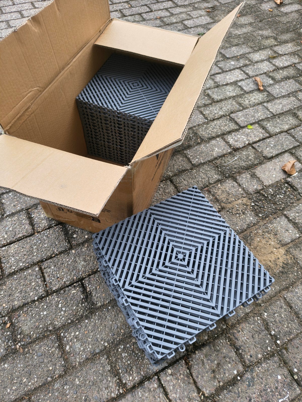 30x30 Klik vloertegels voor garage of werkplaats, Overige materialen, Ophalen of Verzenden, 20 tot 40 cm, 10 m² of meer