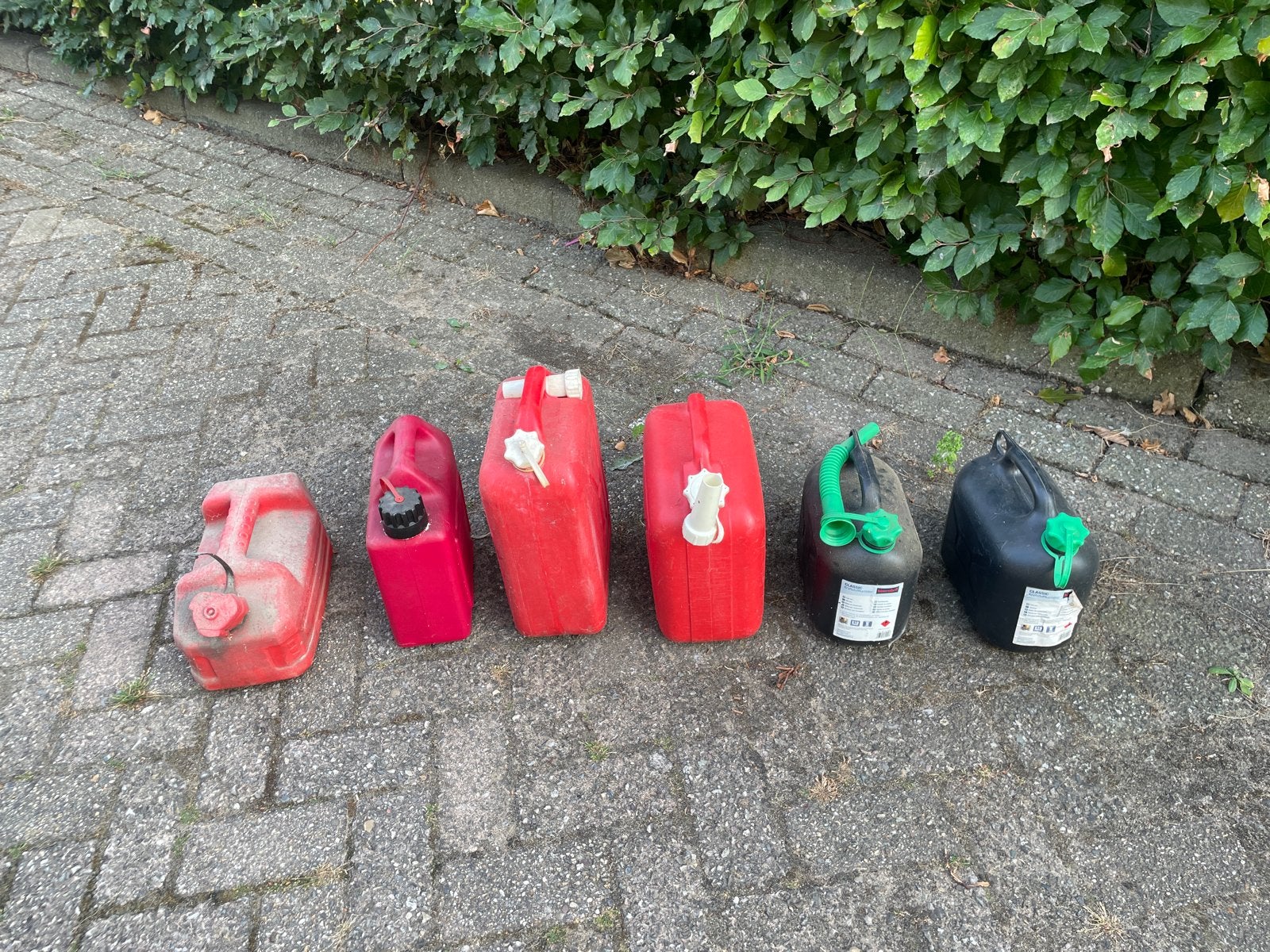 Benzine jerrycans - diverse maten en kleuren, Ophalen of Verzenden, Gebruikt, Universele onderdelen