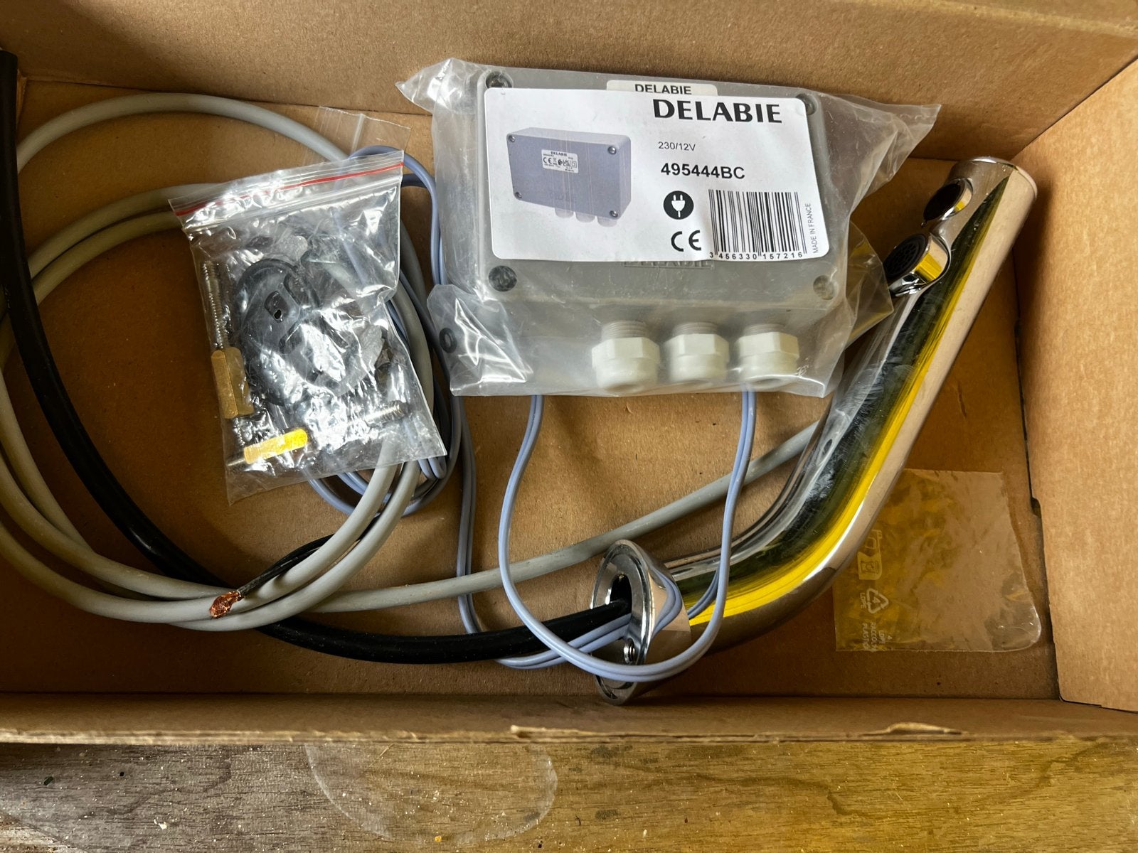 2x Delabie Kranen met Sensor - Nieuw en Ongebruikt, Ophalen of Verzenden, Nieuw, Chroom, Kraan