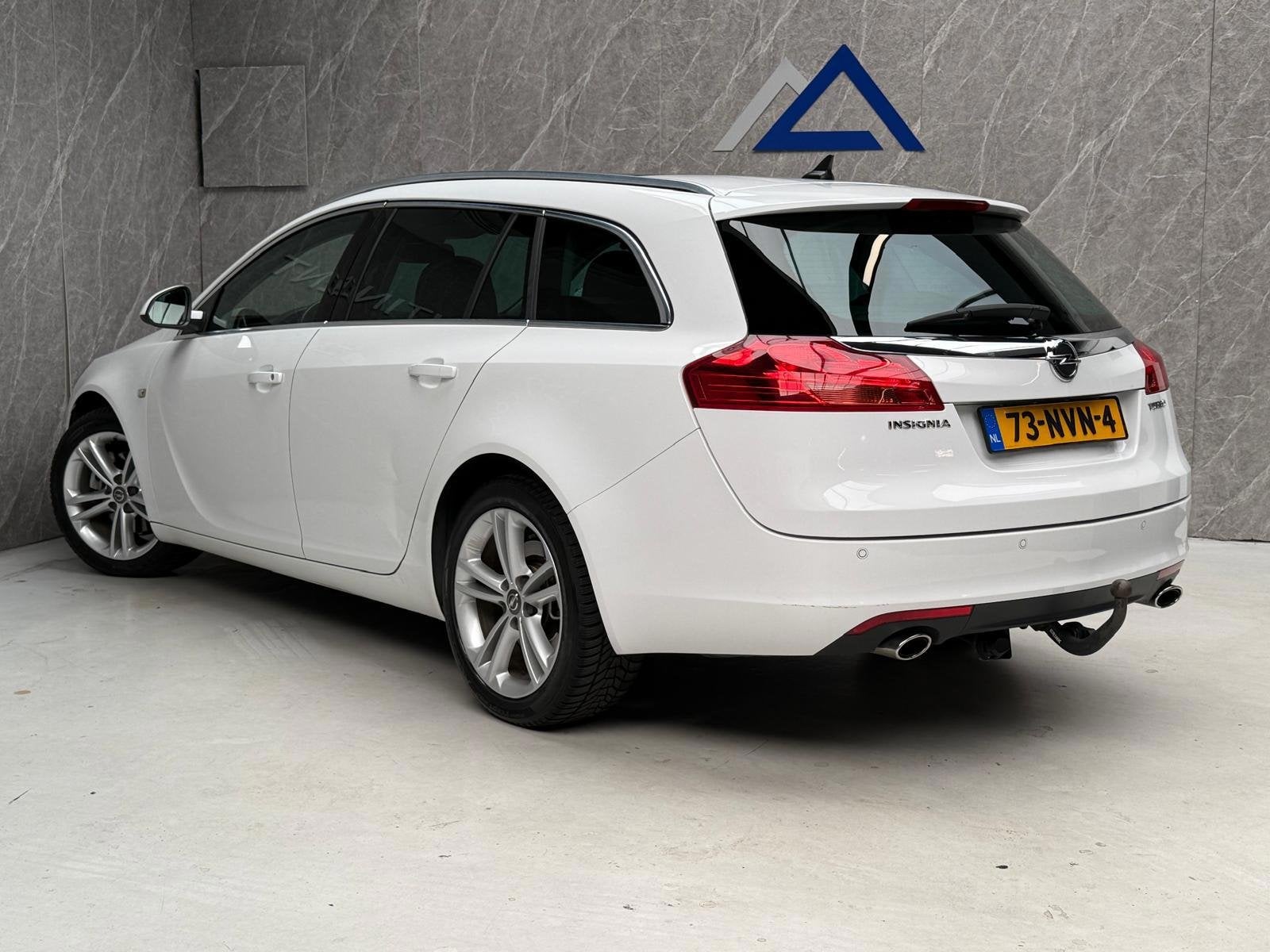 Opel Insignia Sports Tourer 1.6 T / NAP / Onderhouden / Pano, Euro 5, Stof, Gebruikt, Zwart