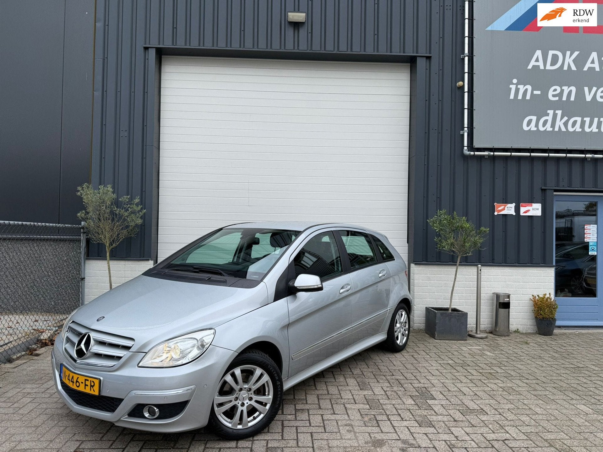 Mercedes-Benz B-klasse 200 AUTOMAAT/STOELVERW/TREKHAAK/PDC/M, Gebruikt, Zwart, 4 cilinders, 1290 kg