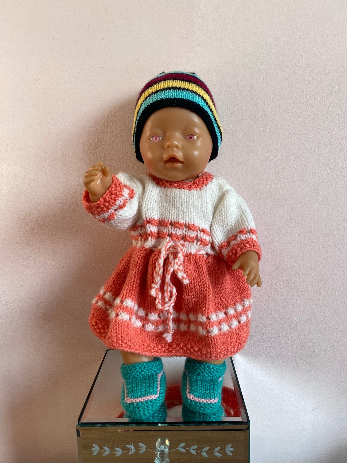 Pop met handgemaakte kleding en accessoires, Ophalen of Verzenden, Zo goed als nieuw, Babypop