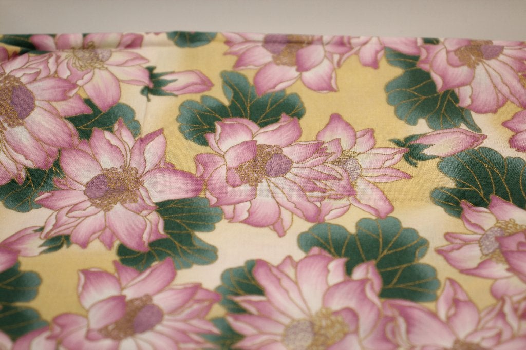 Coupon 100% katoen stof - licht geel roze goud bloemen #4620, Geel, Nieuw, Ophalen of Verzenden, 30 tot 120 cm