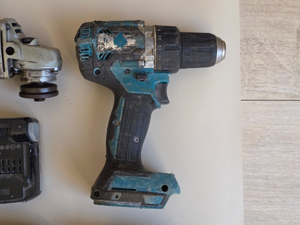 Foto 15 van :Partij Elektrisch Gereedschap(Makita & Hitachi)Opknappers