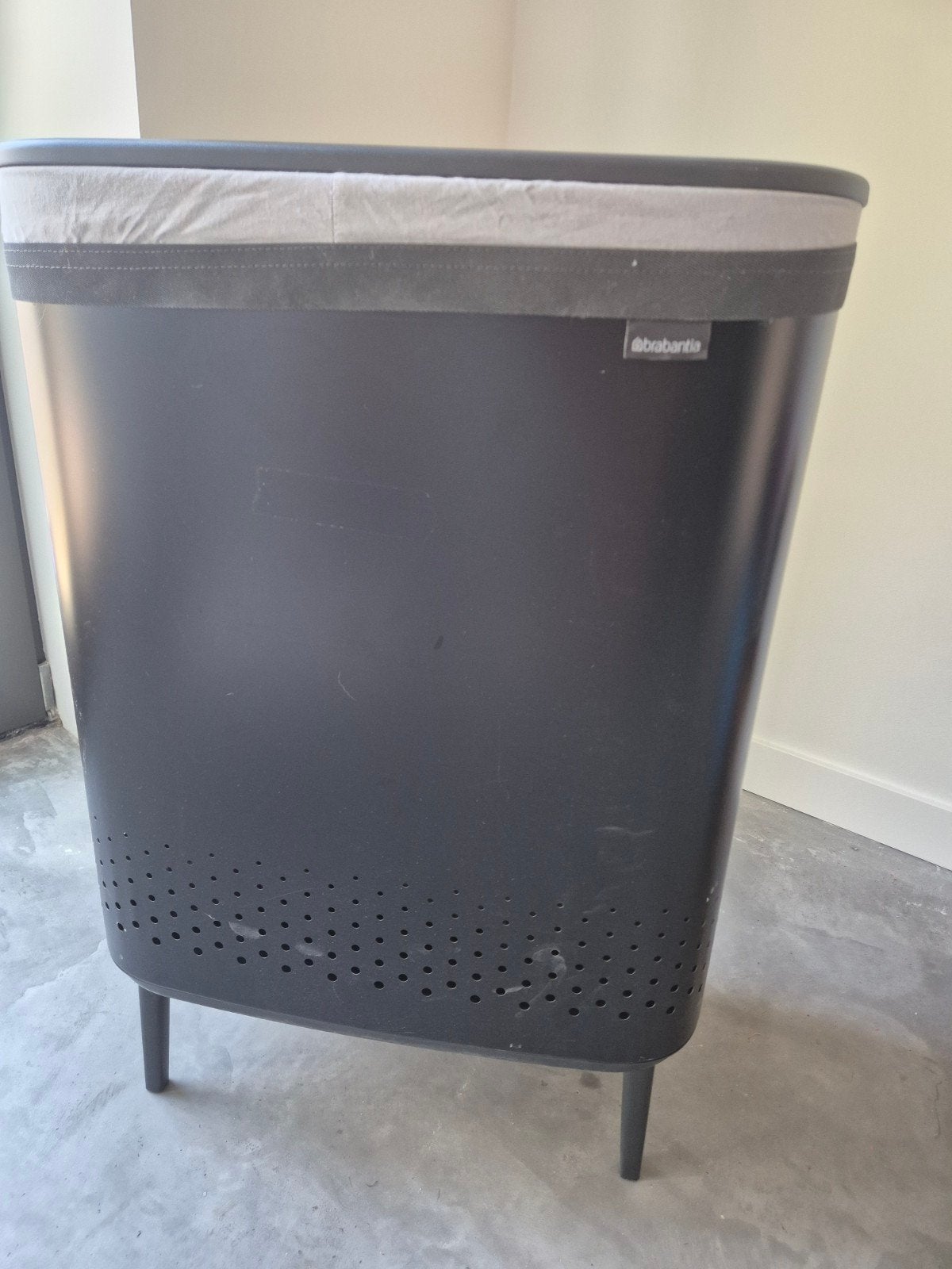 Brabantia Wasbox - Donkergrijs - 60 liter, Huis en Inrichting, Woonaccessoires | Prullenbakken, Ophalen, Kunststof, Gebruikt, 40 liter of meer
