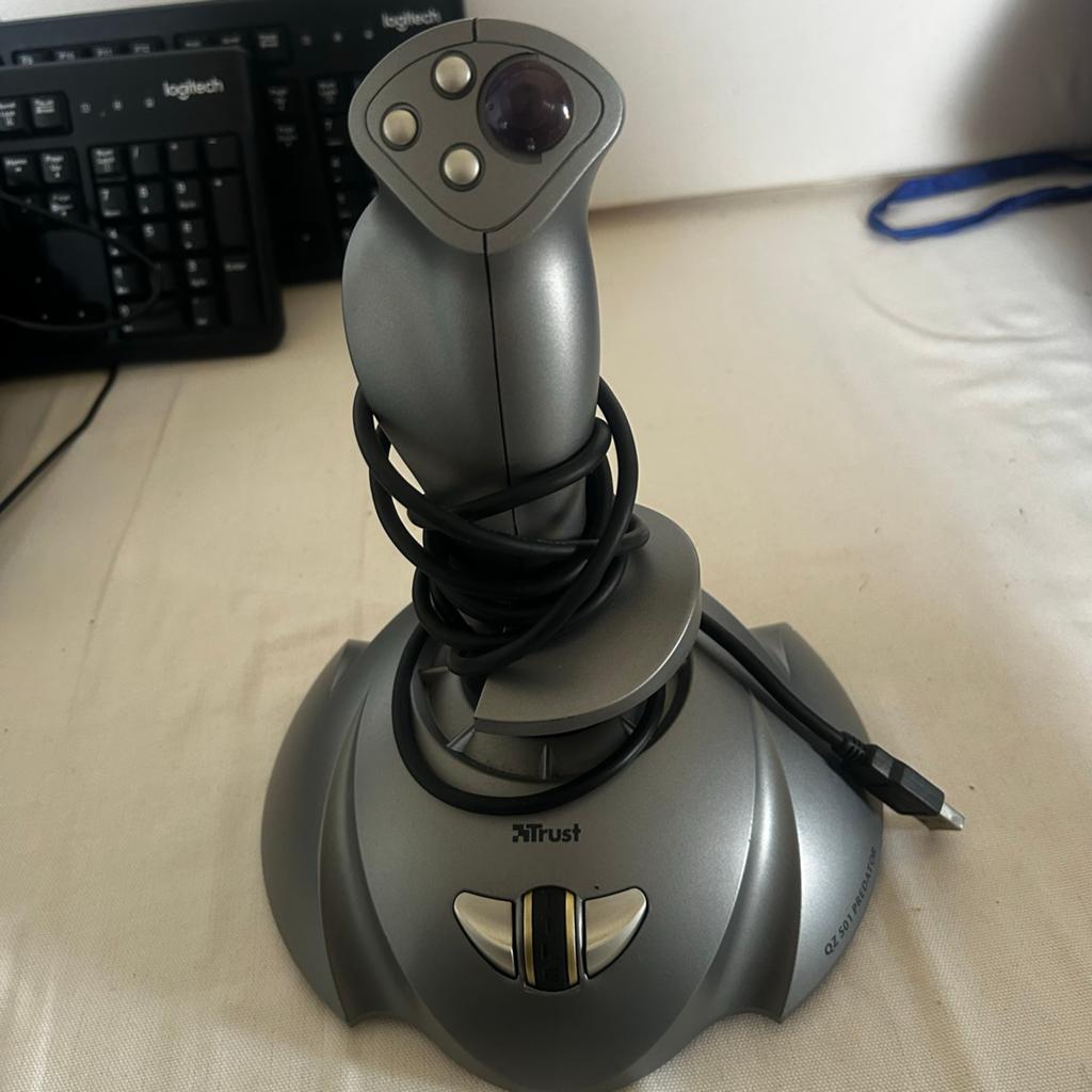 Trust Joystick met USB aansluiting - Werkt perfect!, Computers en Software, Joysticks, Ophalen, Gebruikt