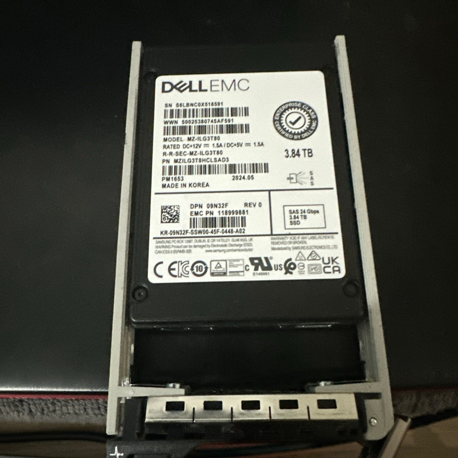 Dell EMC 3.84TB SAS SSD 24Gb/s – Enterprise- Server Opslag, Computers en Software, Intern, SAS, Server, SSD