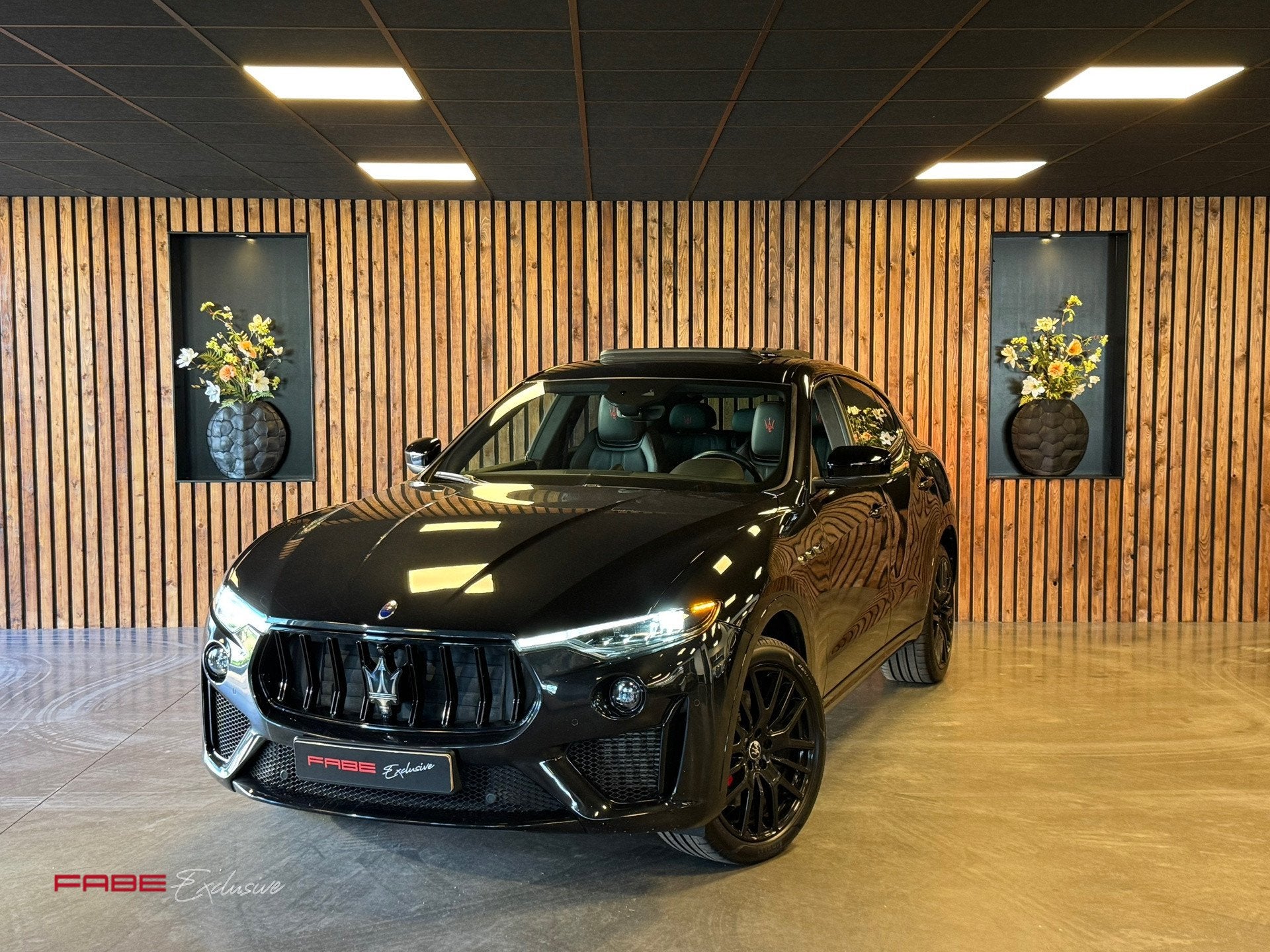 Maserati Levante 3.8 V8 GTS / Softclose / H/K / Carbon / Pan, Auto's, Automaat, Dealer onderhouden, Gebruikt, 3798 cc