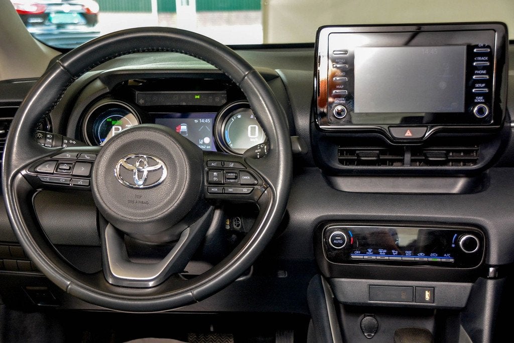 Toyota Yaris 1.5 Hybrid Business Plus automaat, climatronic, Gebruikt, 450 kg, Bedrijf, 93 pk