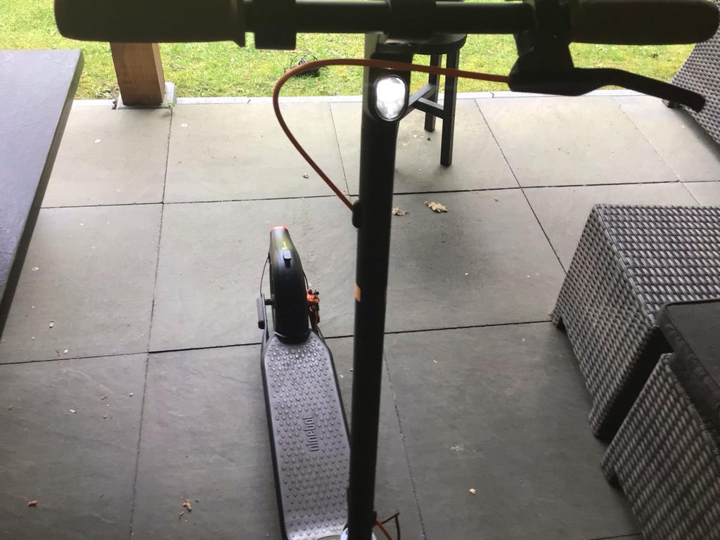 Ninebot elektrische step met oplader, Ophalen of Verzenden, Zo goed als nieuw, Elektrische step (E-scooter)