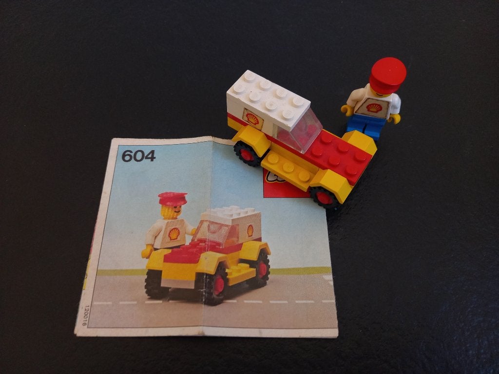 LEGO shell auto 604 - Compleet met minifiguur en instructies, Gebruikt, Overige thema's, Lego, Ophalen of Verzenden