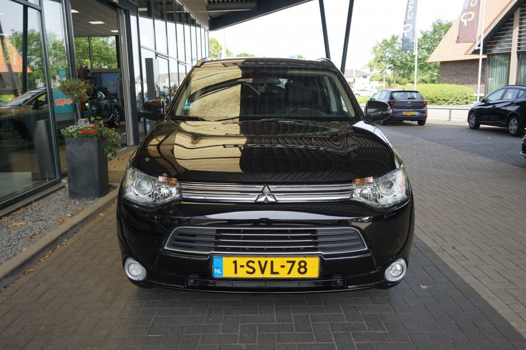 Mitsubishi Outlander 2.0 PHEV Instyle | Trekhaak | Schuif-/k, Auto's, 4 cilinders, Zwart, Hybride Elektrisch/Benzine, Te koop