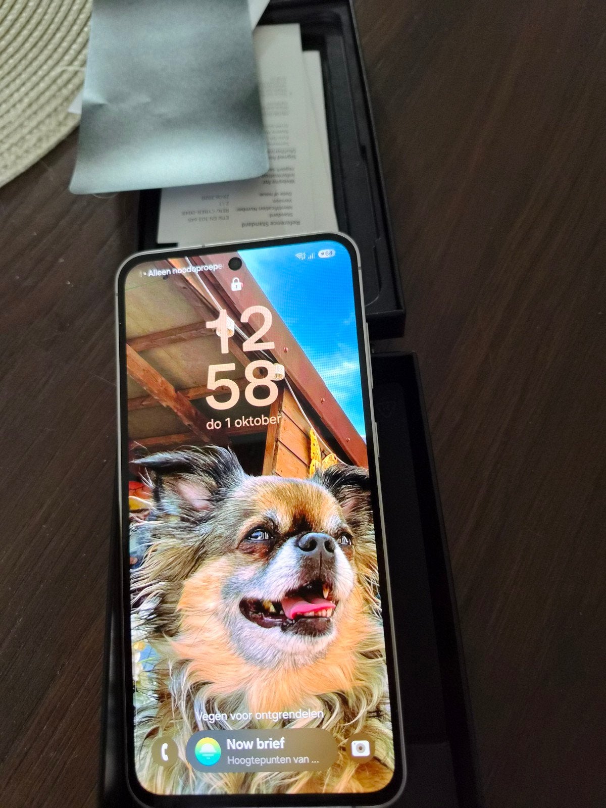 Foto 2 van Samsung Galaxy S24 FE 128GB Geel - Zo goed als nieuw