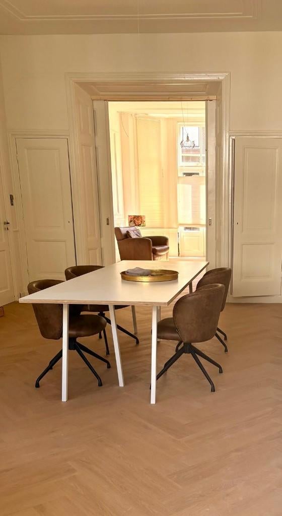 HAY Loop Stand Tafel Wit — 250 x 93 cm, Huis en Inrichting, Ophalen, 100 tot 150 cm, Zo goed als nieuw, Vijf personen of meer